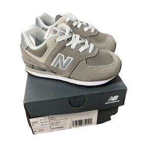 NEW BALANCE 574 Kids Sneakers Size 6 Gray White Suede Mesh Lace Up Cushioned NIB